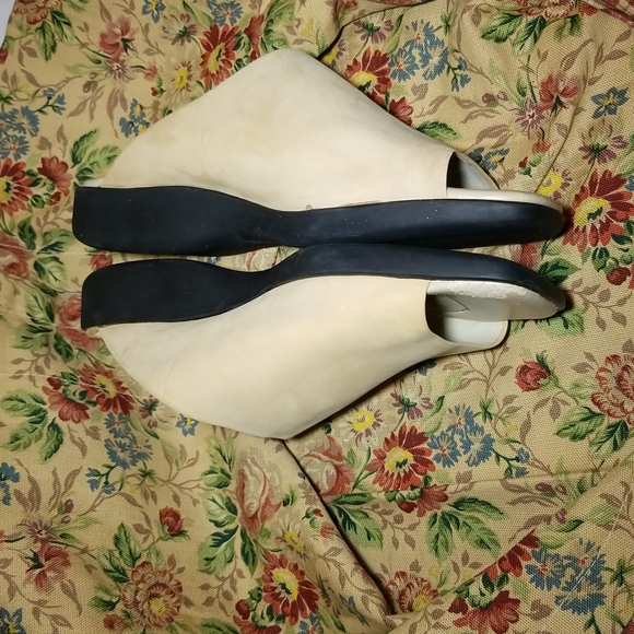 Easy Spirit,mules,open toe,suede leather,memory foam soft,womens,size 9. - Picture 2 of 10